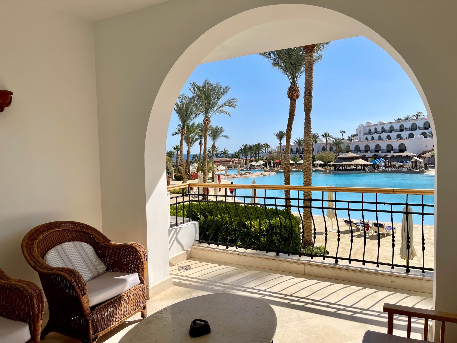 18908-Savoy_Hotel_Pool_View_Suite__2_-1716213888764.jpg
