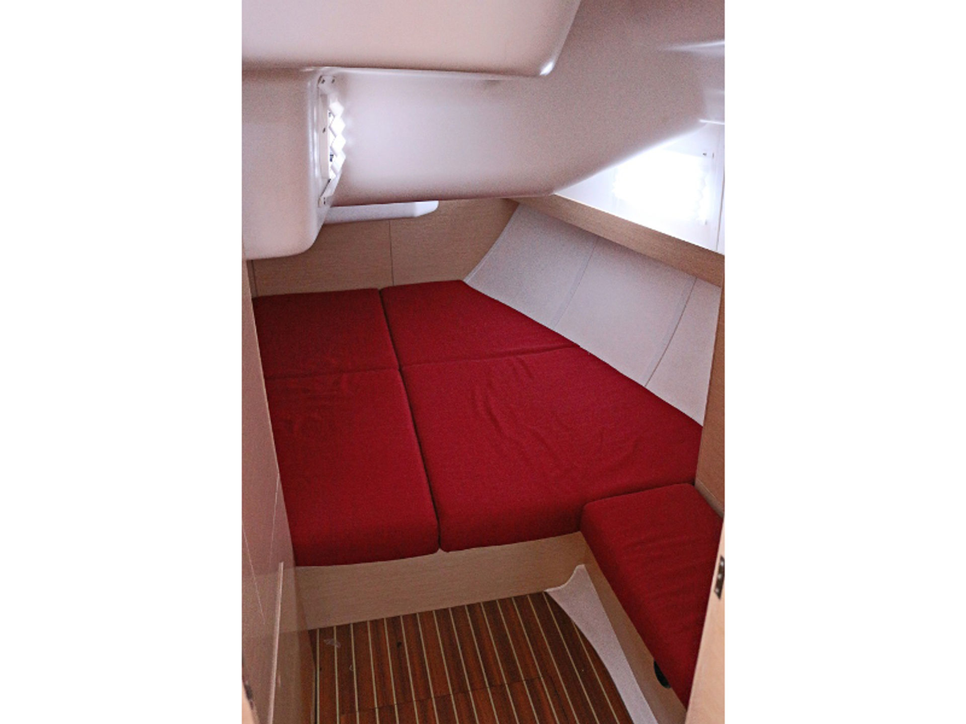 1897507970000100096_elan444_impression_sagitta_back_cabin.JPG