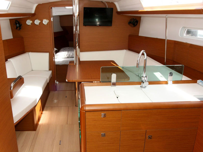 Jeanneau 38 Tina