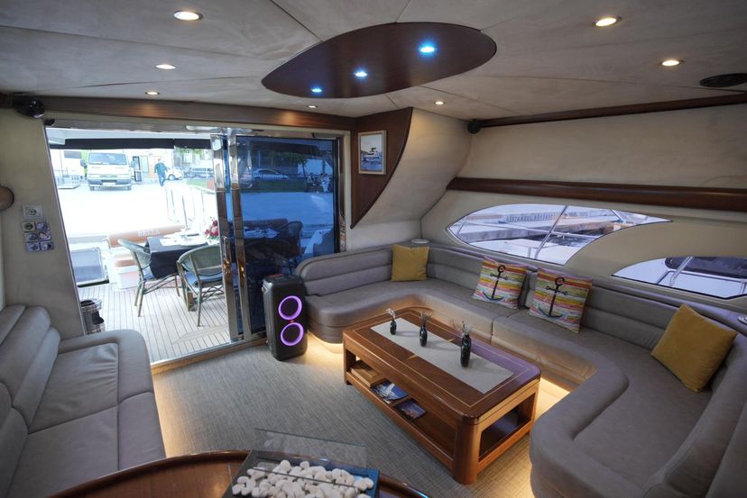 Bella Yacht 