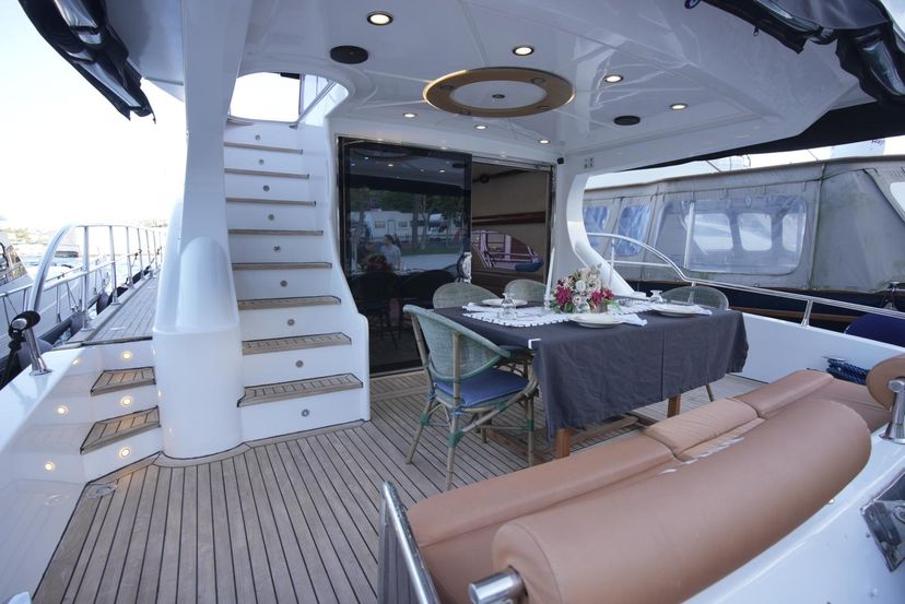 Bella Yacht 