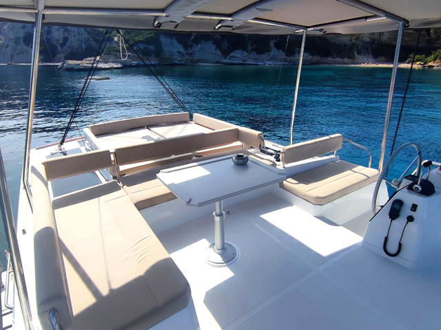 Bali Catamarans 4.6 Noni