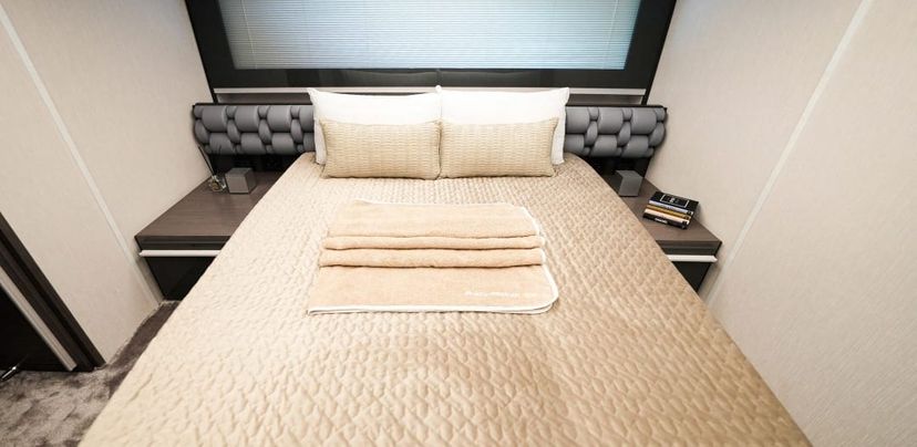 Pershing 5x Grey