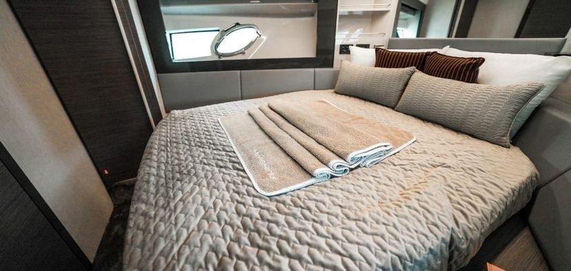 Pershing 5x Grey