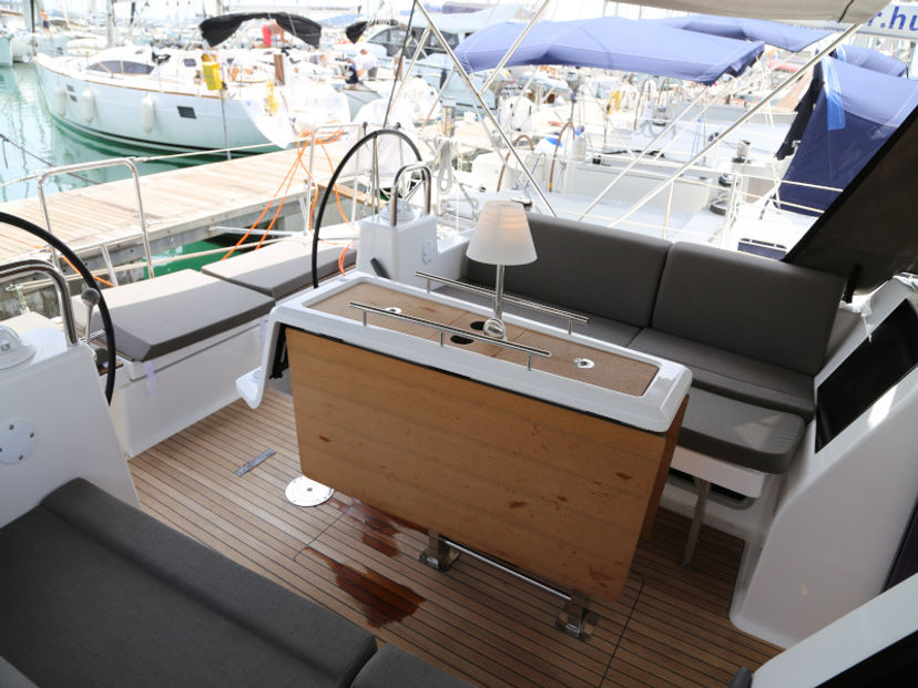 Dufour Yachts GRAND Sea  Hawk 