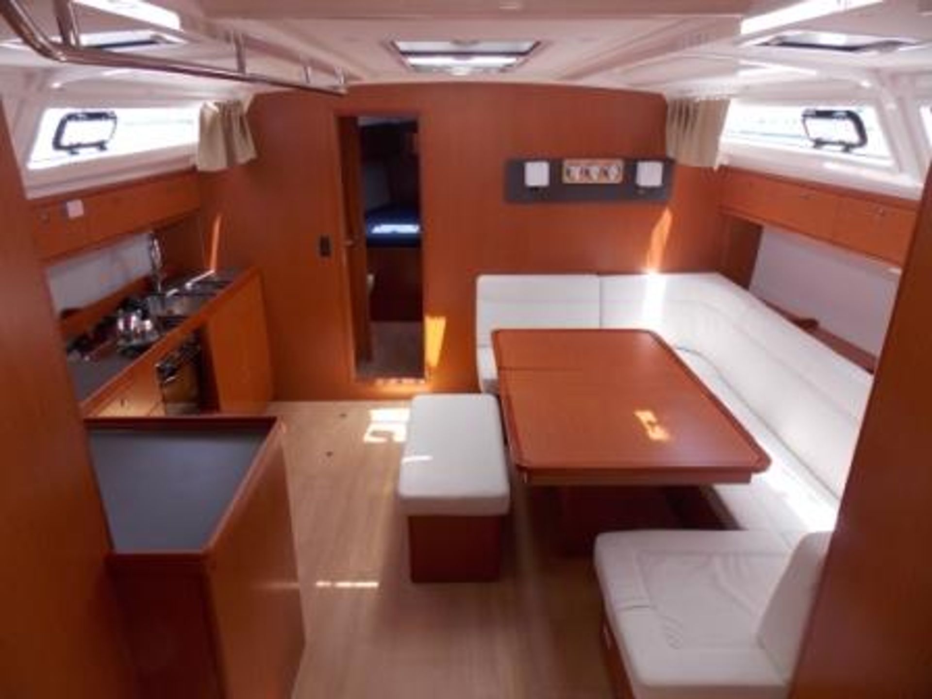 2011440427800895_Bavaria_46_Cruiser_LINA_Saloon.JPG