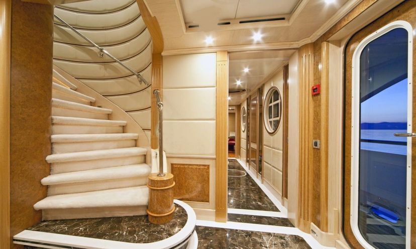 Benetti 180