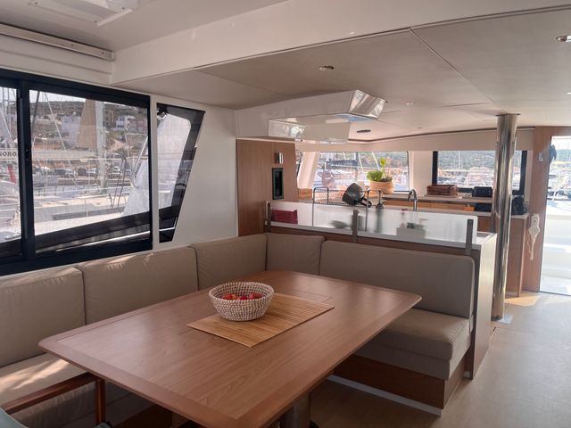 Bali Catamarans 4.6 Noni