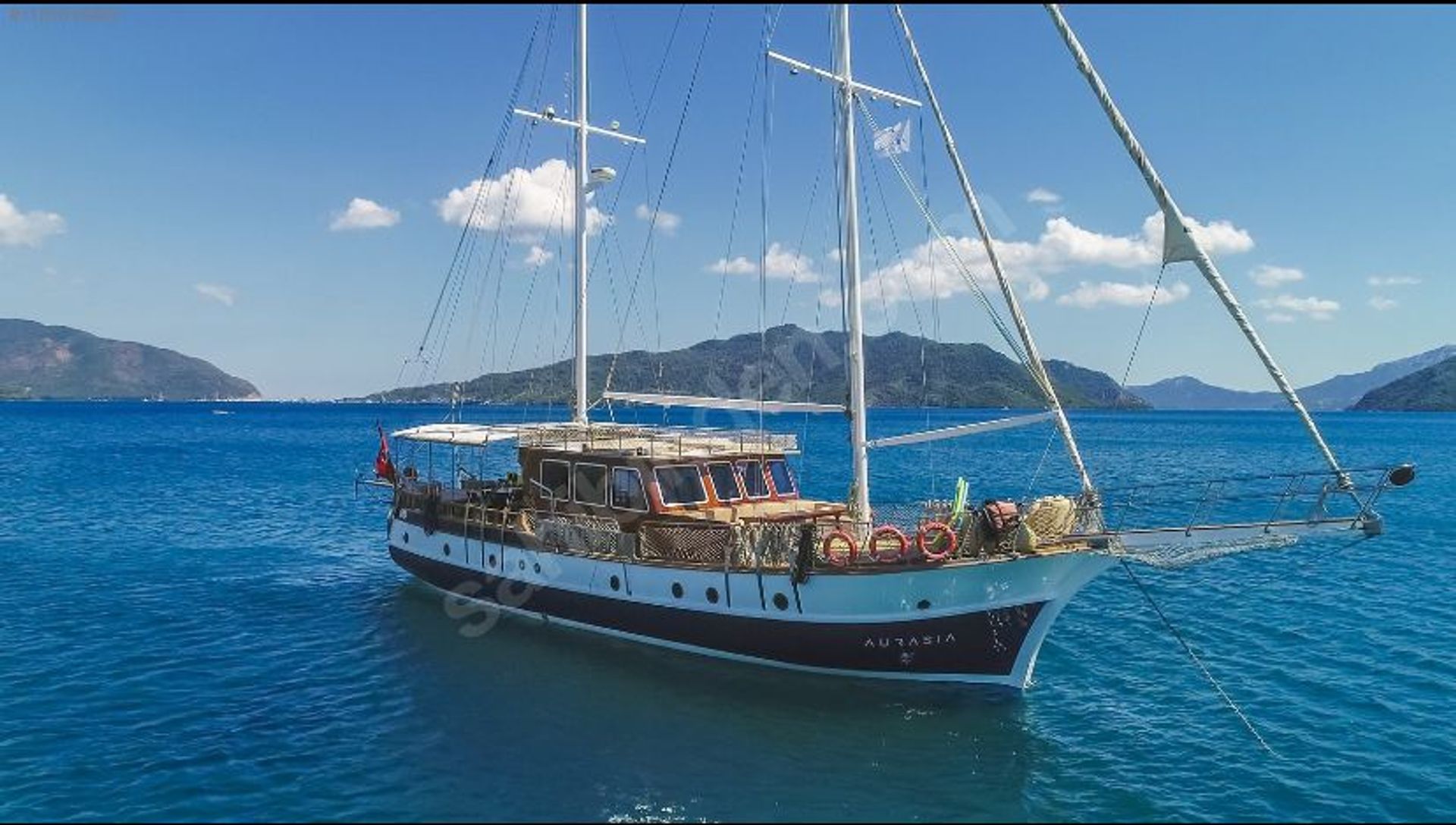 20521-boat_auramia-1728458843643.jpeg