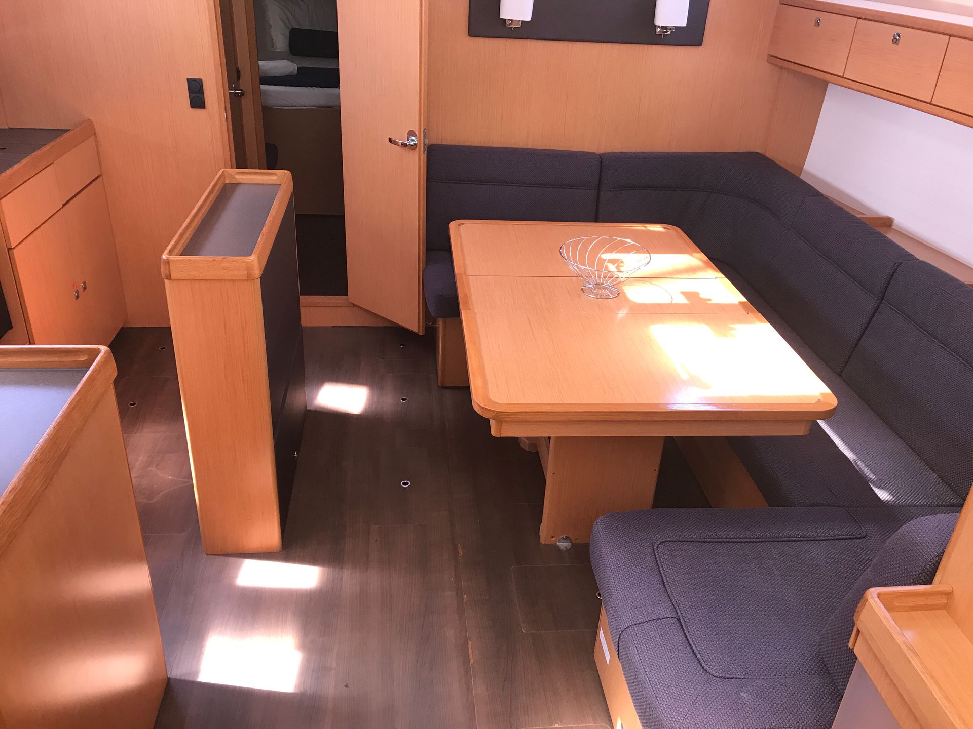 20739980862300260_Aludra07_dinette1.jpg