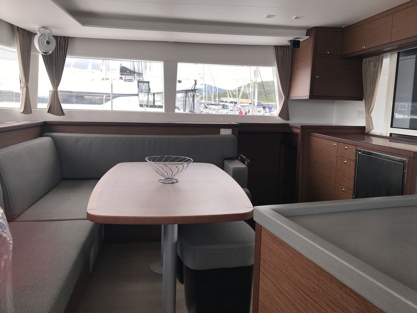 Lagoon 45 Rigel Kentaurus (A/C, WM, Generator, Inverter)