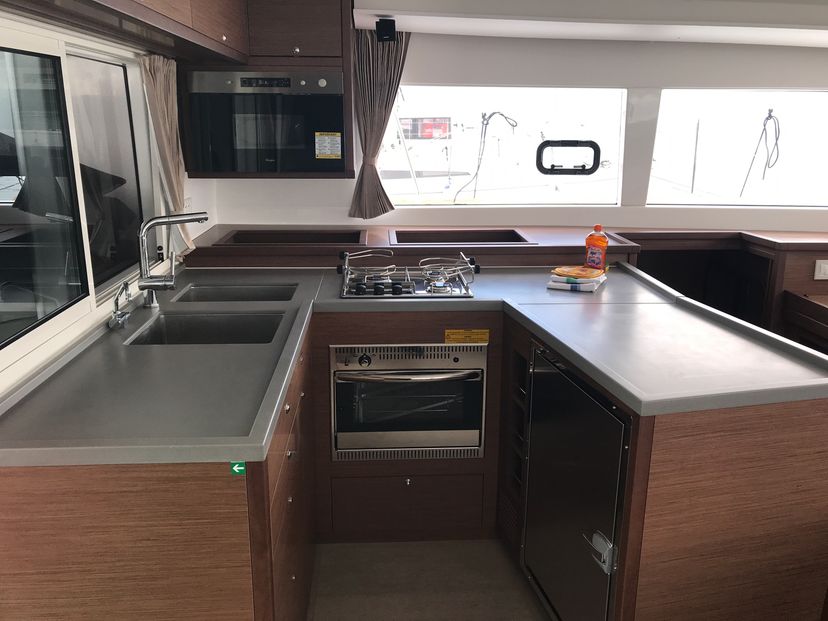 Lagoon 45 Rigel Kentaurus (A/C, WM, Generator, Inverter)