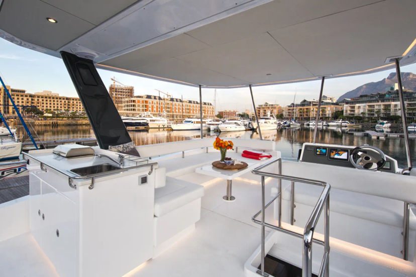 Leopard Catamarans 43 PC MARINA
