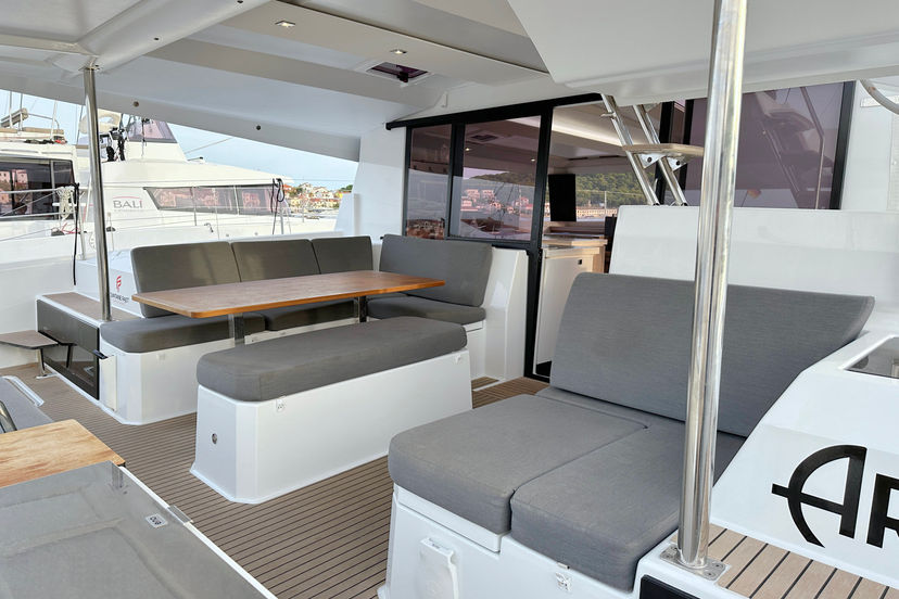 Fountaine Pajot 42 Arisa