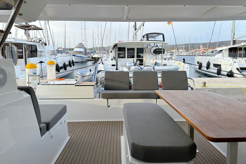 Fountaine Pajot 42 Arisa