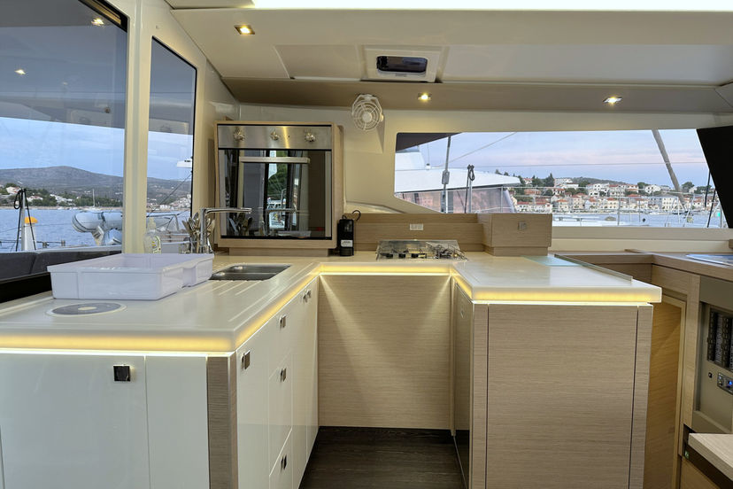 Fountaine Pajot 42 Arisa