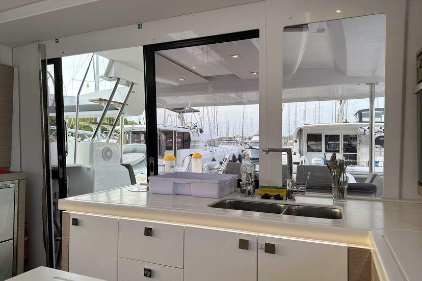 Fountaine Pajot 42 Arisa
