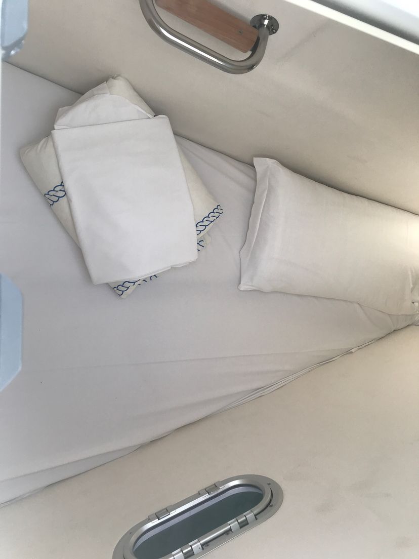 Fountaine Pajot 44 Pixie Dixie (A/C, Generator)