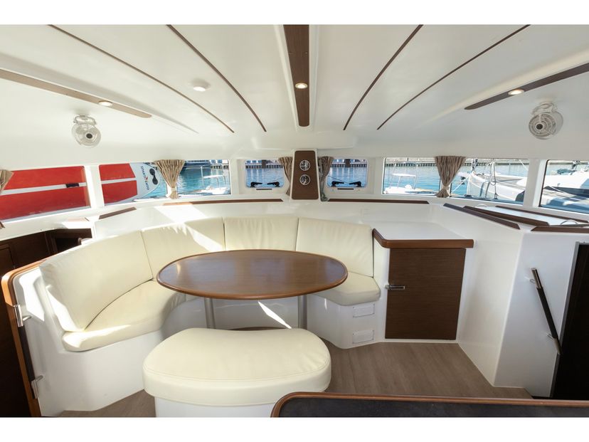 Lagoon 38 Ploto - Standard line