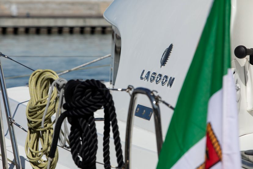 Lagoon 38 Ploto - Standard line