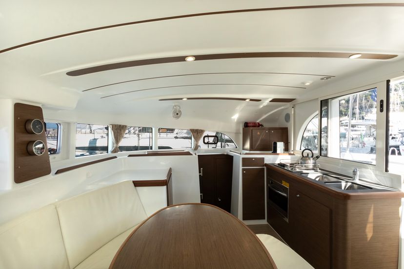 Lagoon 38 Ploto - Standard line
