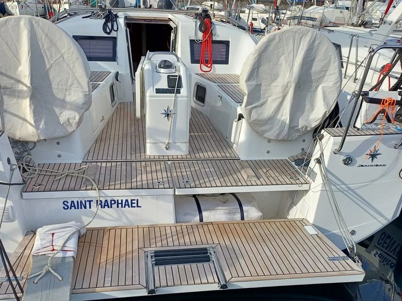 Jeanneau 410 S. Raphael