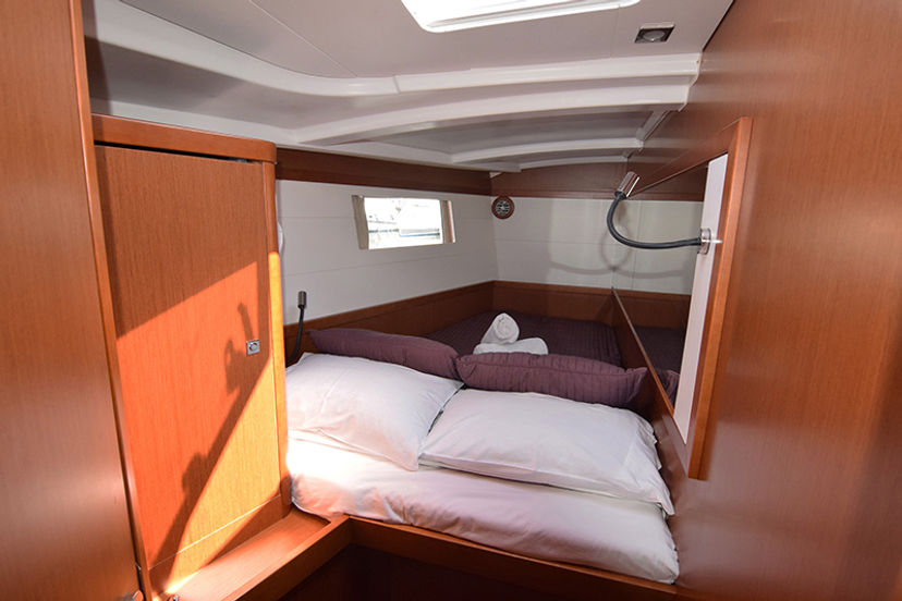 Beneteau OCEANIS 48 Butterfly (A/C - Generator - 12 pax)