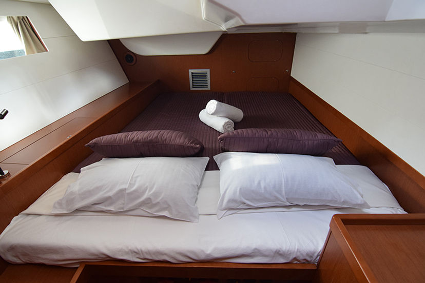 Beneteau OCEANIS 48 Butterfly (A/C - Generator - 12 pax)