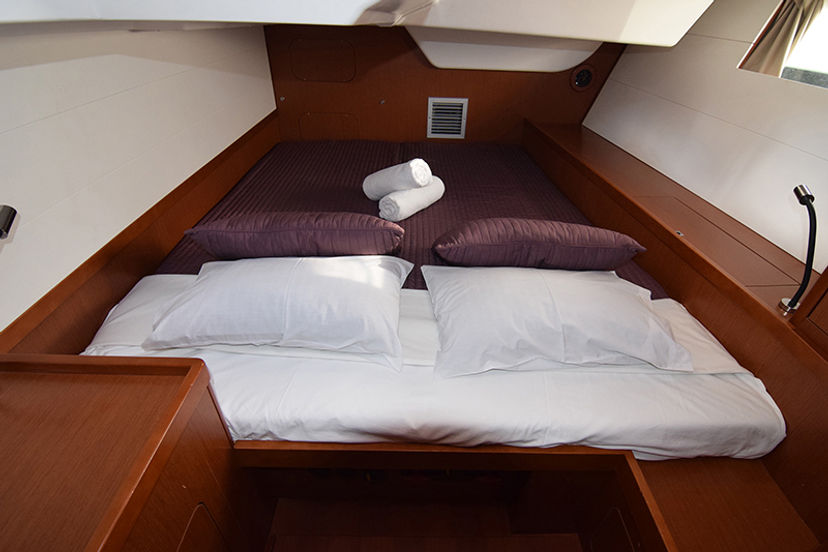 Beneteau OCEANIS 48 Butterfly (A/C - Generator - 12 pax)