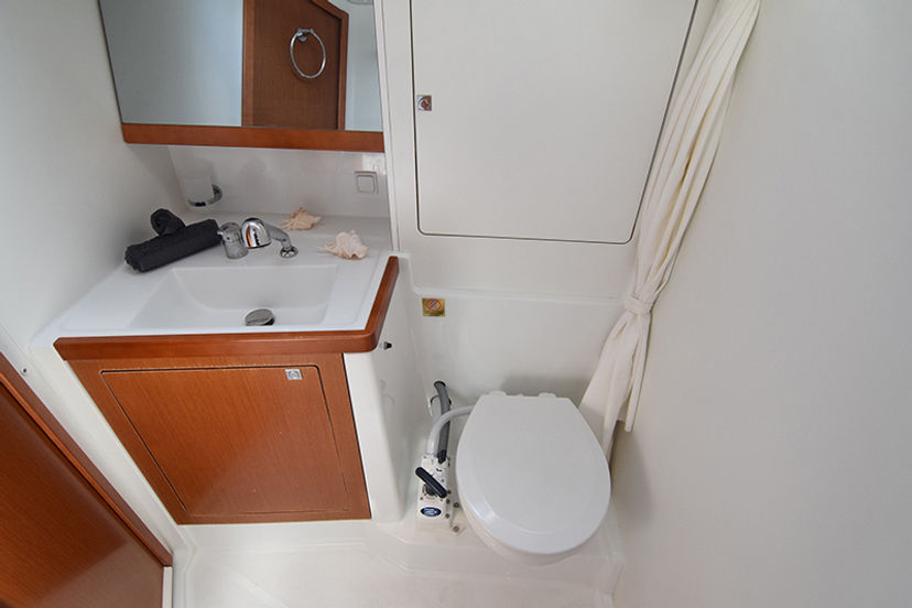 Beneteau OCEANIS 48 Butterfly (A/C - Generator - 12 pax)