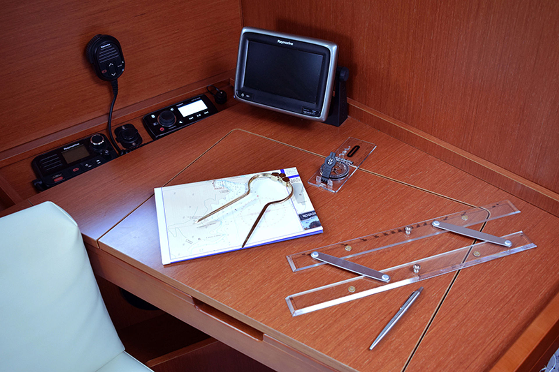 2173640855903475_Oceanis_41.1_Norma_Interior_4.JPG