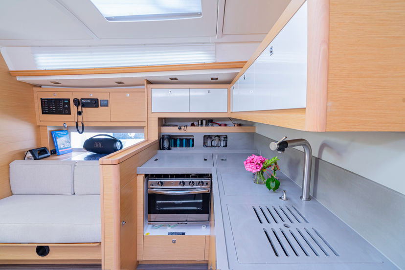 Dufour Yachts 470 Robin