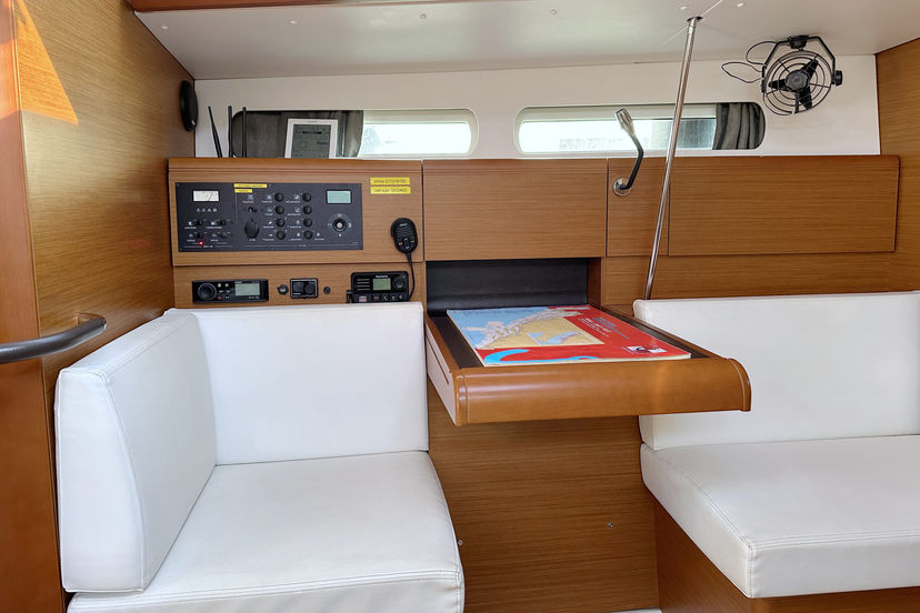 Jeanneau 41 Happy Welcome