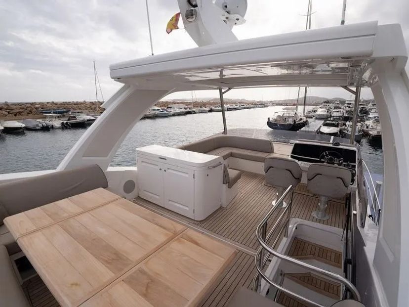 CRUISERS YACHTS 54 CANTIUS SUNSEEKER MANHATTAN 55
