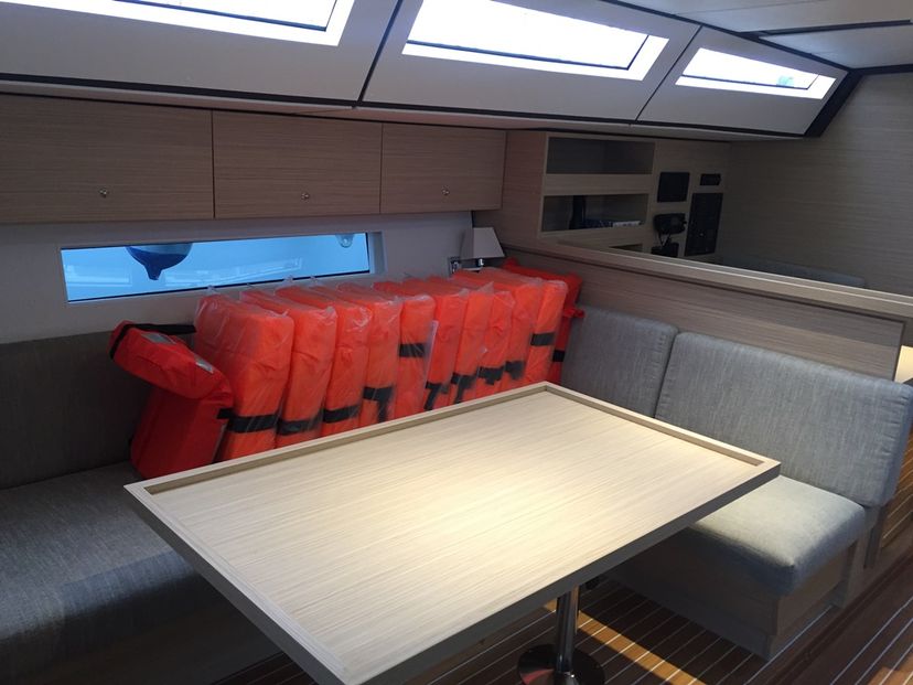 D&D Yachts 54 SUNSHOWER