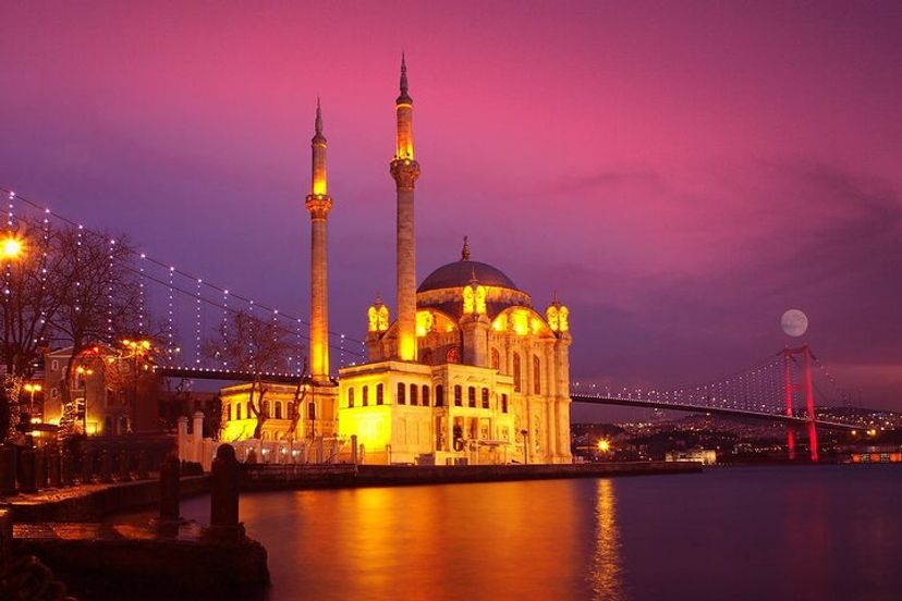 Custom-made Bosphorus Night Cruise on Luxury Yacht