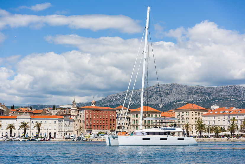 Lagoon 620 OPAL