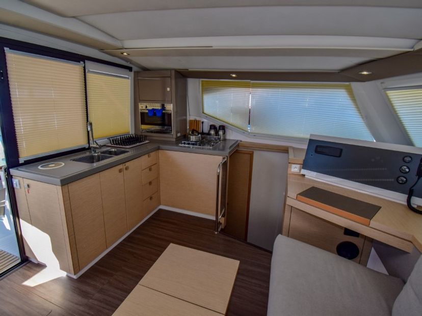 Fountaine Pajot 40 Amber