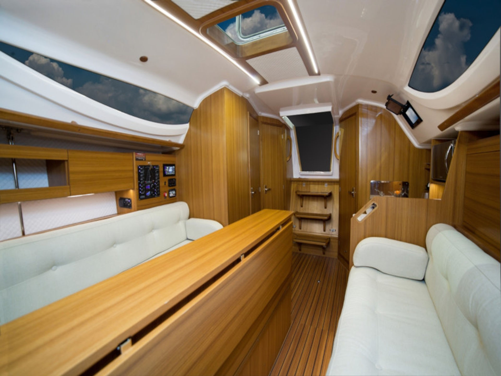 2321165680000102674_Maxus_33.1_Exclusive-int1.jpg
