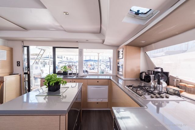 Fountaine Pajot 50 SABA 50 -  AC and generator