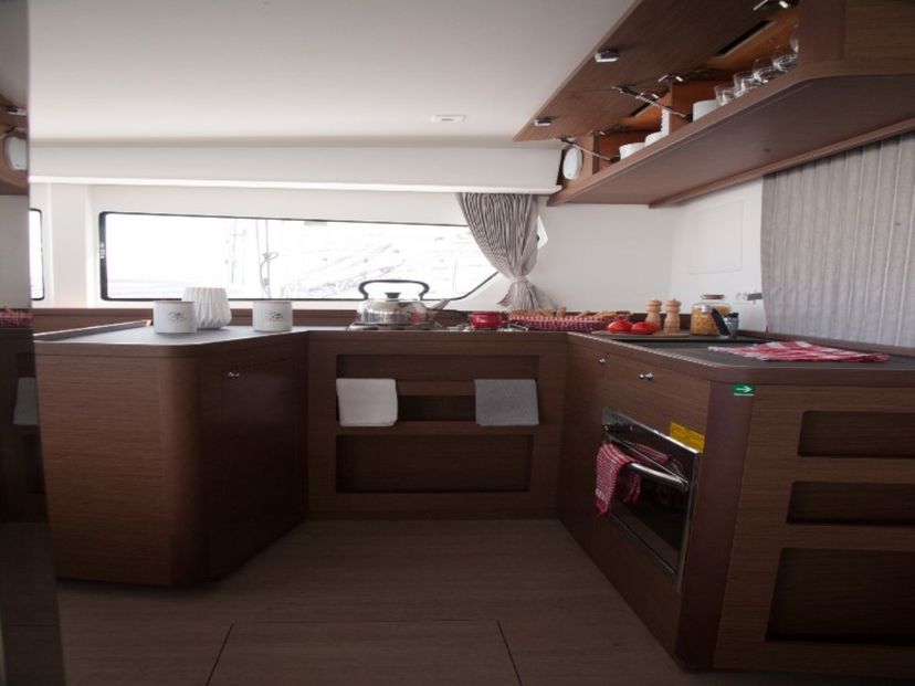 Lagoon 42 STOLOS