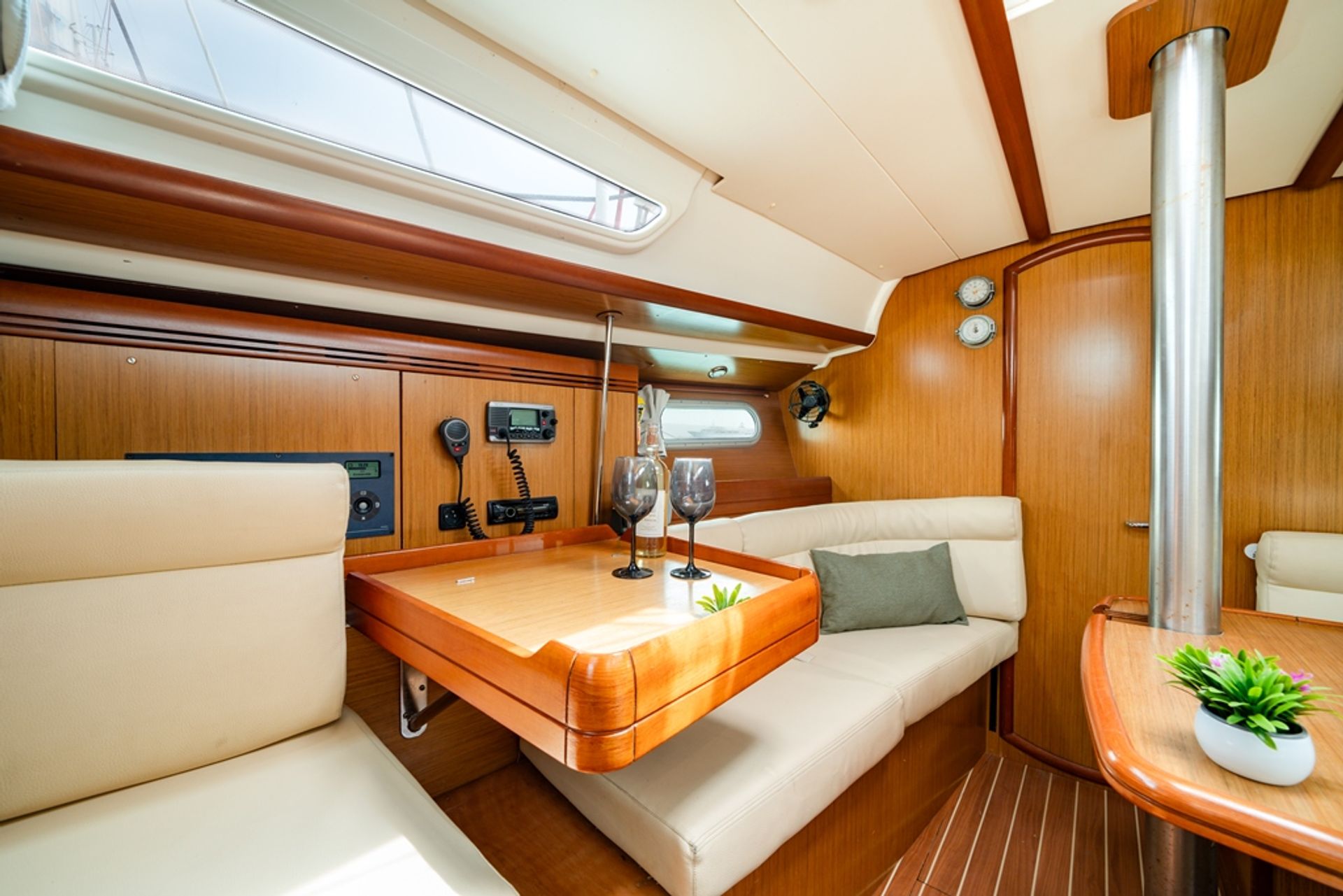 23702011289402996_s1.jpg