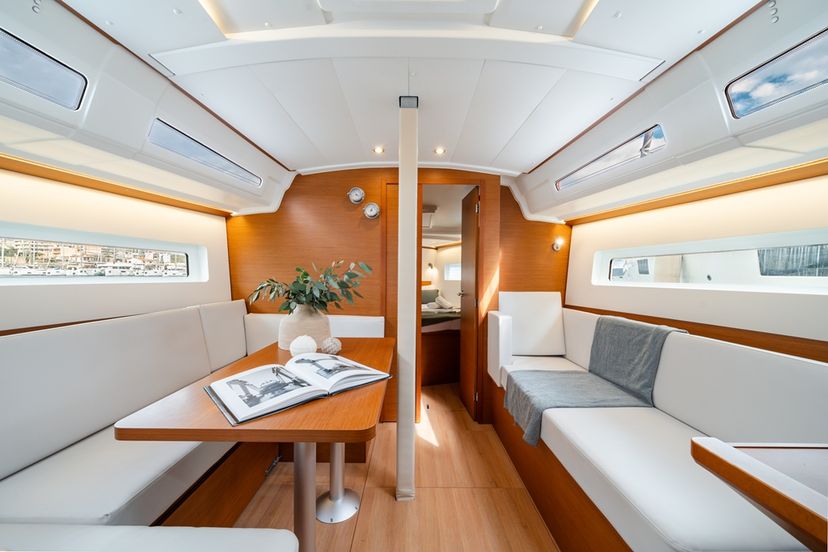 Jeanneau 38 FILIPPOS II