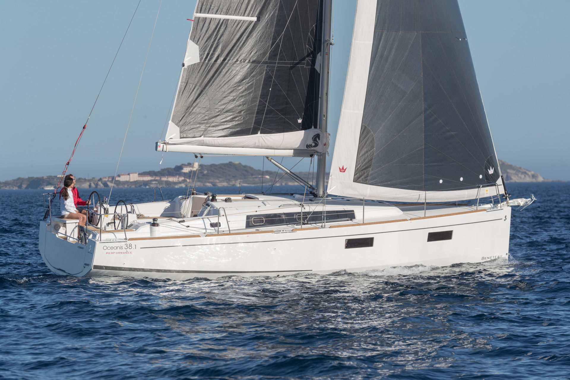 23978270722600172_Oceanis38.1_Ultra_sailing.JPG