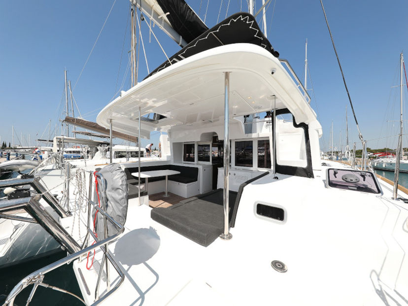 Lagoon 45 HOT STUFF