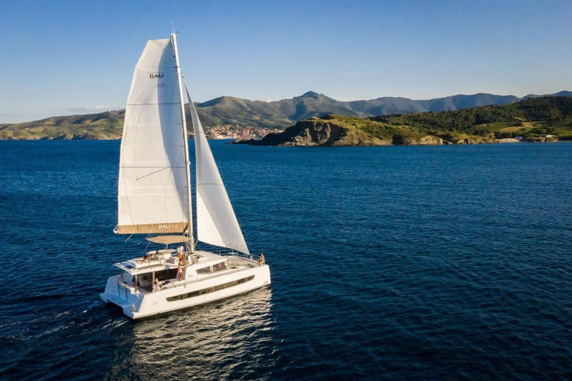 24292-catamaran-bali-1-1741285438207.webp