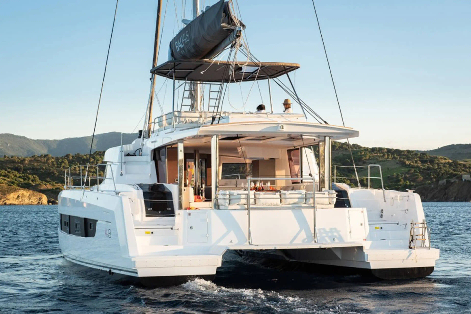 24292-catamaran-bali-3-1741285437299.webp