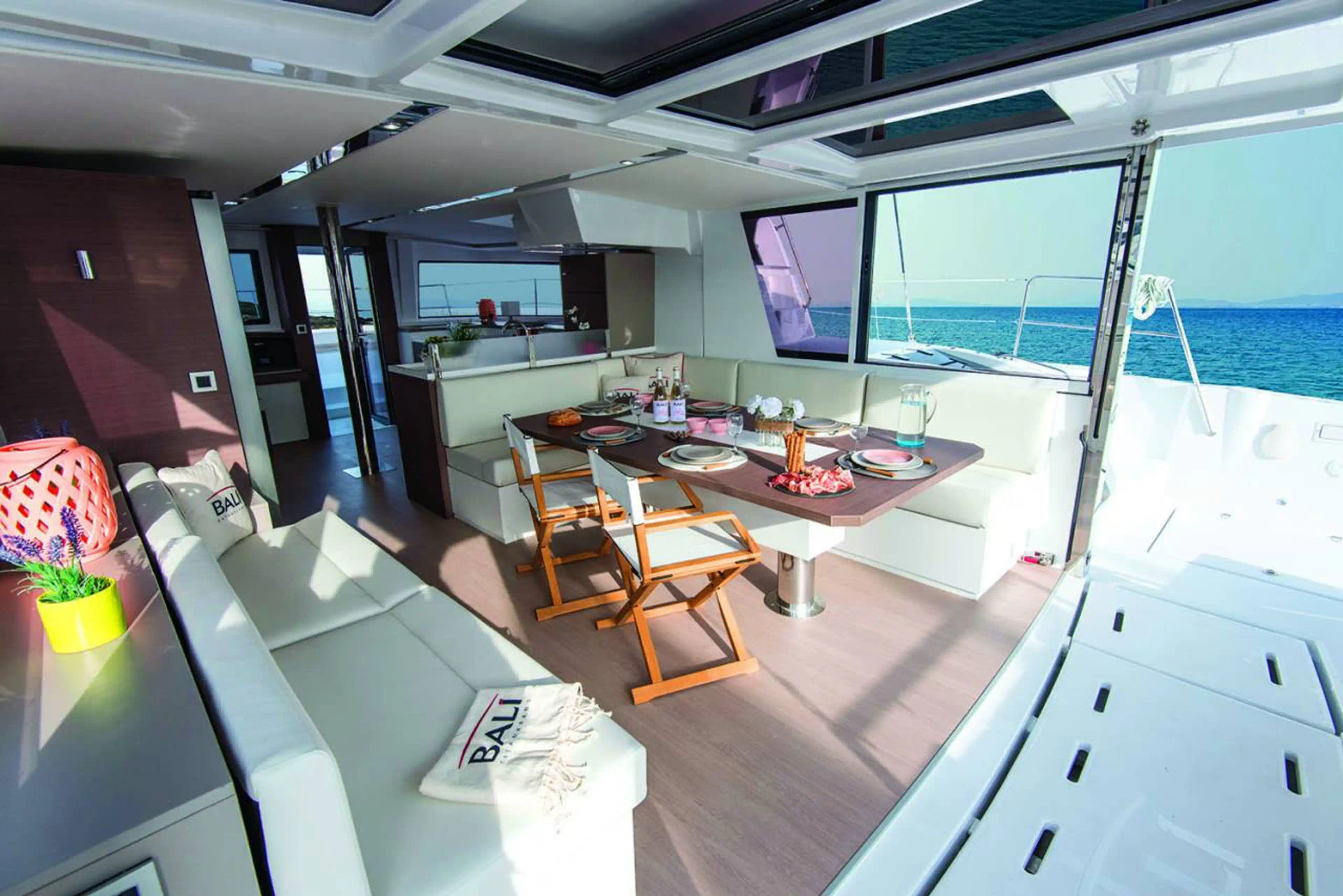 24292-catamaran-bali-5-1741285437764.webp