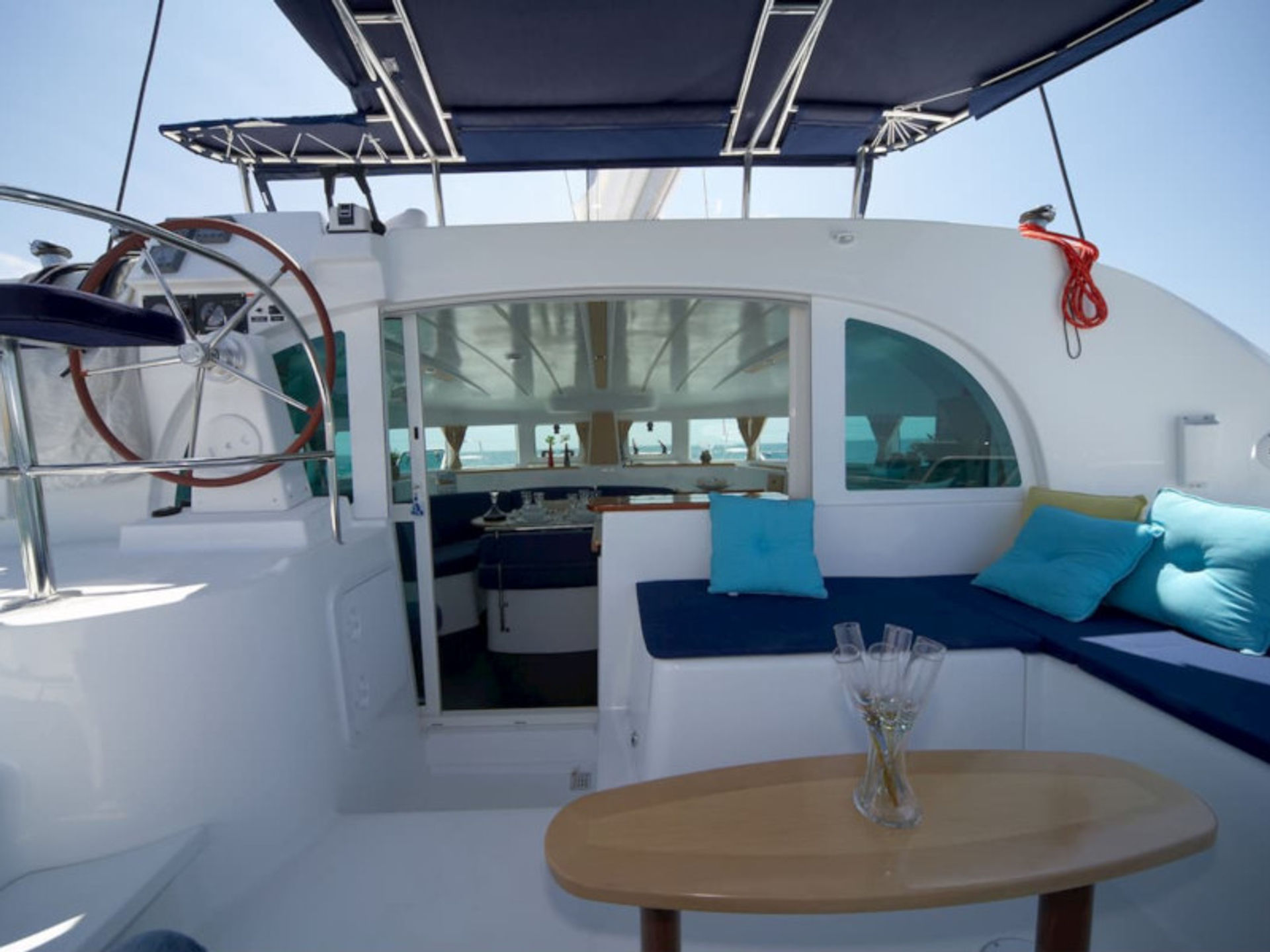 2467377080000100129_PLOTO_Lagoon_380_S2-ext2.jpg