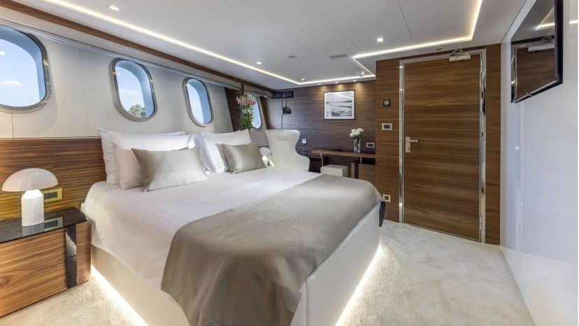 M/Y ANTHEA